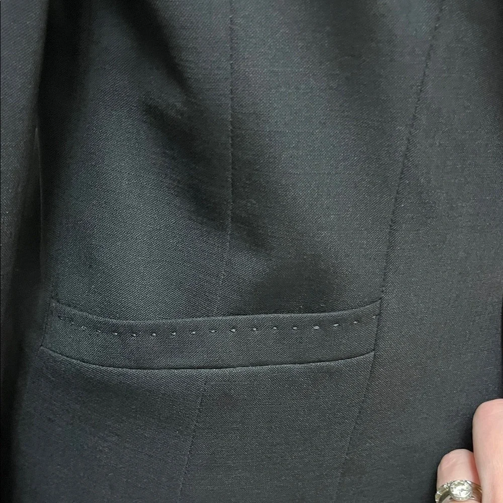 Elie Tahari Elegant Black Blazer - Picture 3 of 4